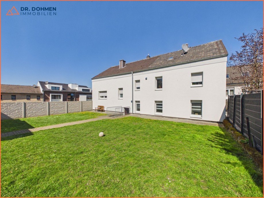 R�ckansicht Mehrfamilienhaus H�ckelhoven-Brachelen