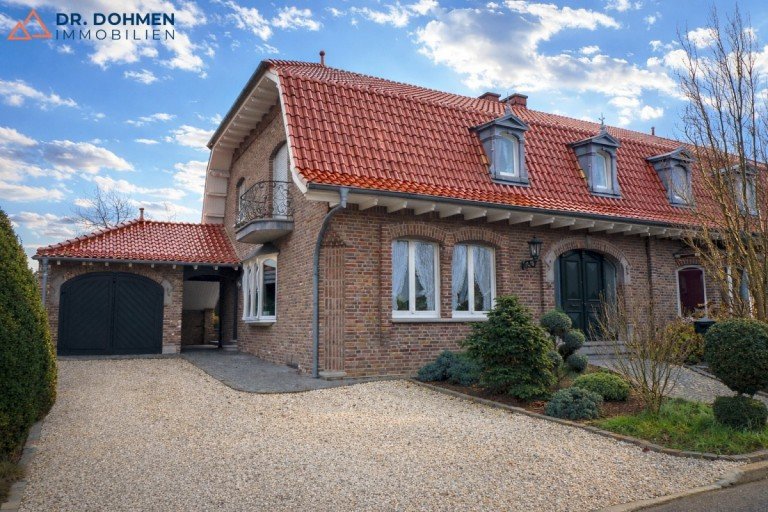 Au�enansicht im Fr�hjahr Selfkant Doppelhaush�lfte Charmante Doppelhaush�lfte mit Garage in Selfkant-H�ngen