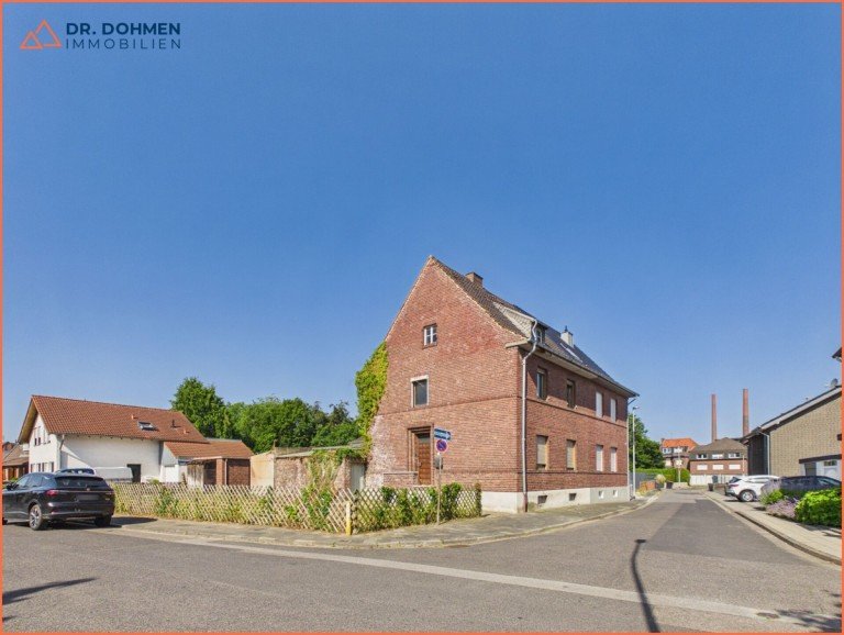 Front Heinsberg / Oberbruch Doppelhaush�lfte Solides Einfamilienhaus mit Potential, Garten und Garage in Heinsberg-Oberbruch