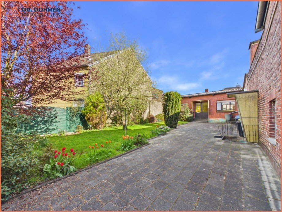 18 Vordere Zufahrt Einfamilienhaus Geilenkirchen