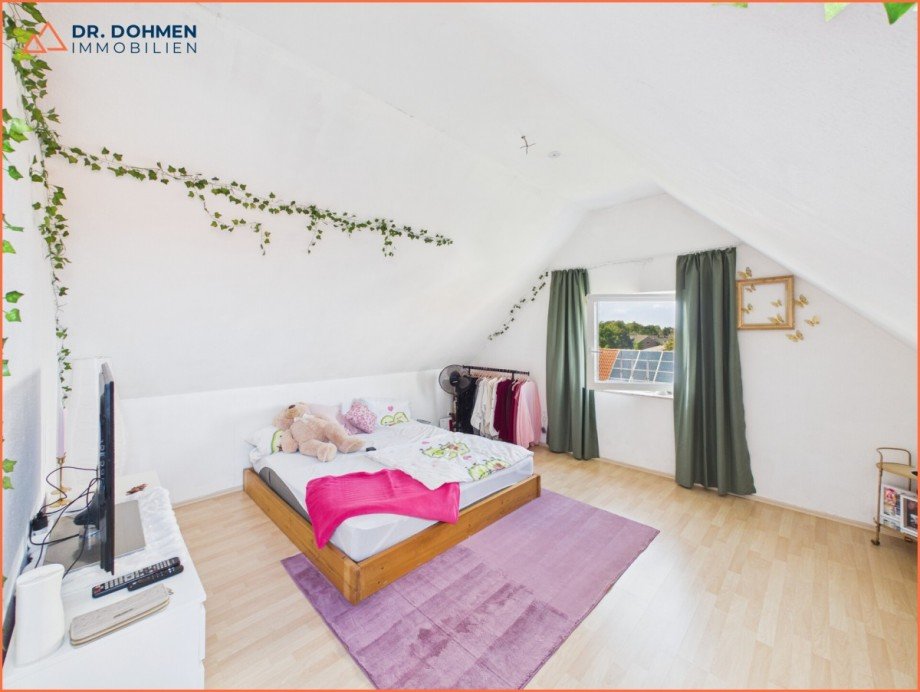 4.DG Wohn-Schlafzimmer Mehrfamilienhaus Baesweiler