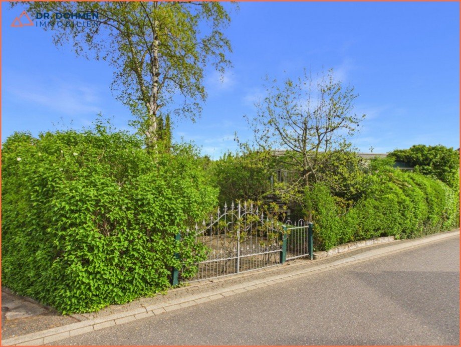 R�ckwertiger Eingang Zweifamilienhaus Wassenberg